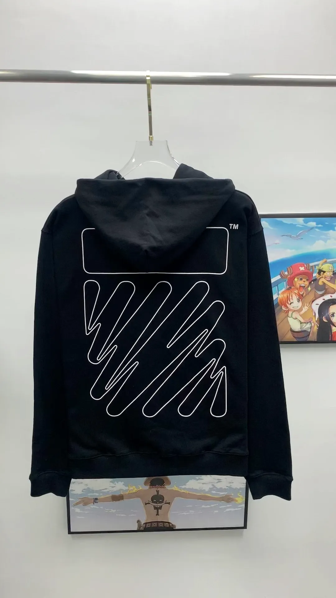 Real shot video on the back————The top tested version off-white 23SS sketch electrocardiogram model pulls the same style hoodies and sweatshirts for male and female couples and celebrities!  Fabric: Customized (more than 420 grams - double-ply large terry fabric at the counter) high-weight fabric made into clothes looks more textured, soft to the touch, super thick, classic version, small dropped shoulders, micro silhouette! Pay attention to the important points~ The weight of more than 420 grams is not bragging and does not contain water. Those sellers who brag about the weight can only deceive novice customers. But when you get our goods, the weight and sinking are right there. You can taste it yourself, and the texture does not lie! (100% cotton fabric, no pilling) Technology: High-definition digital printing using machines imported from Germany, environmentally friendly materials, pure colors, clear graphics, high-temperature hot stamping to reinforce the printing! A full set of customized original accessories! Strict quality control! The same level as purchasing counters! Feel free to compare the so-called top versions on the market without fear of any comparison! Color: Black Size: XS-S-M-L P:390